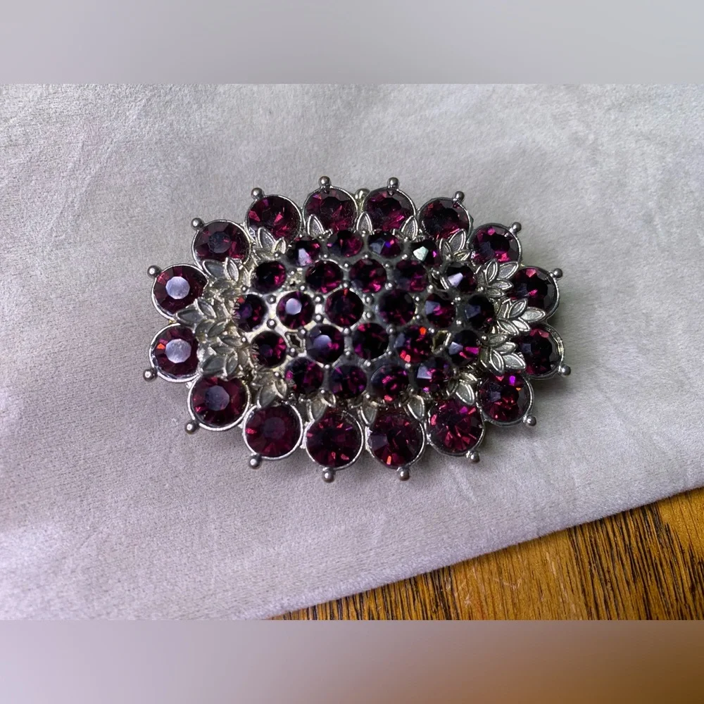 Amethyst colored crystals in a large One Size ring - Picture 1 of 7